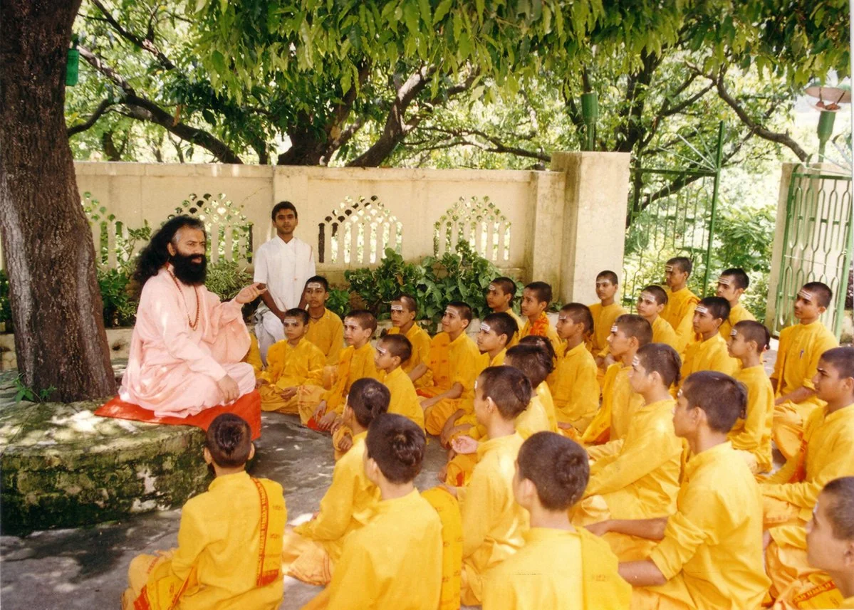 Guru teaching at Parmarth Niketan Ashram