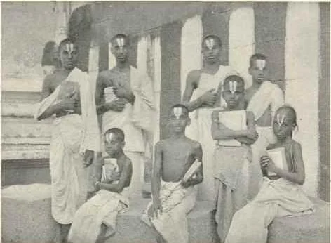 Iyengar Vedic students in traditional gurukula setting, 1909