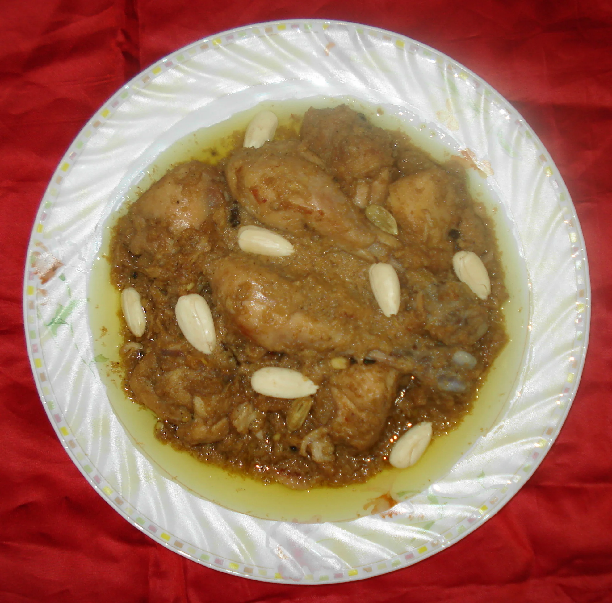 White chicken korma with cream-based gravy