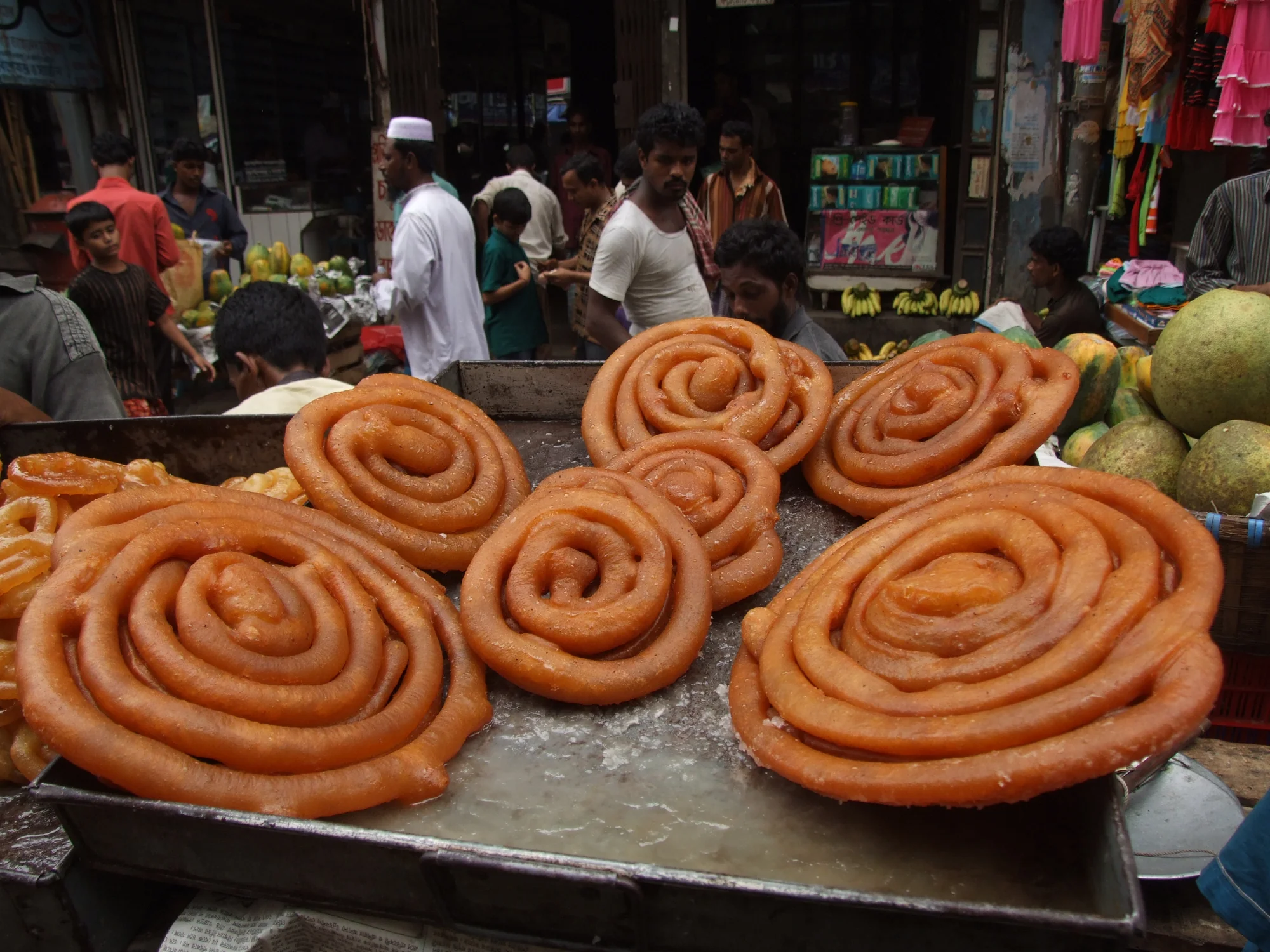 Jilapi arranged on a plate showing the spiral pattern