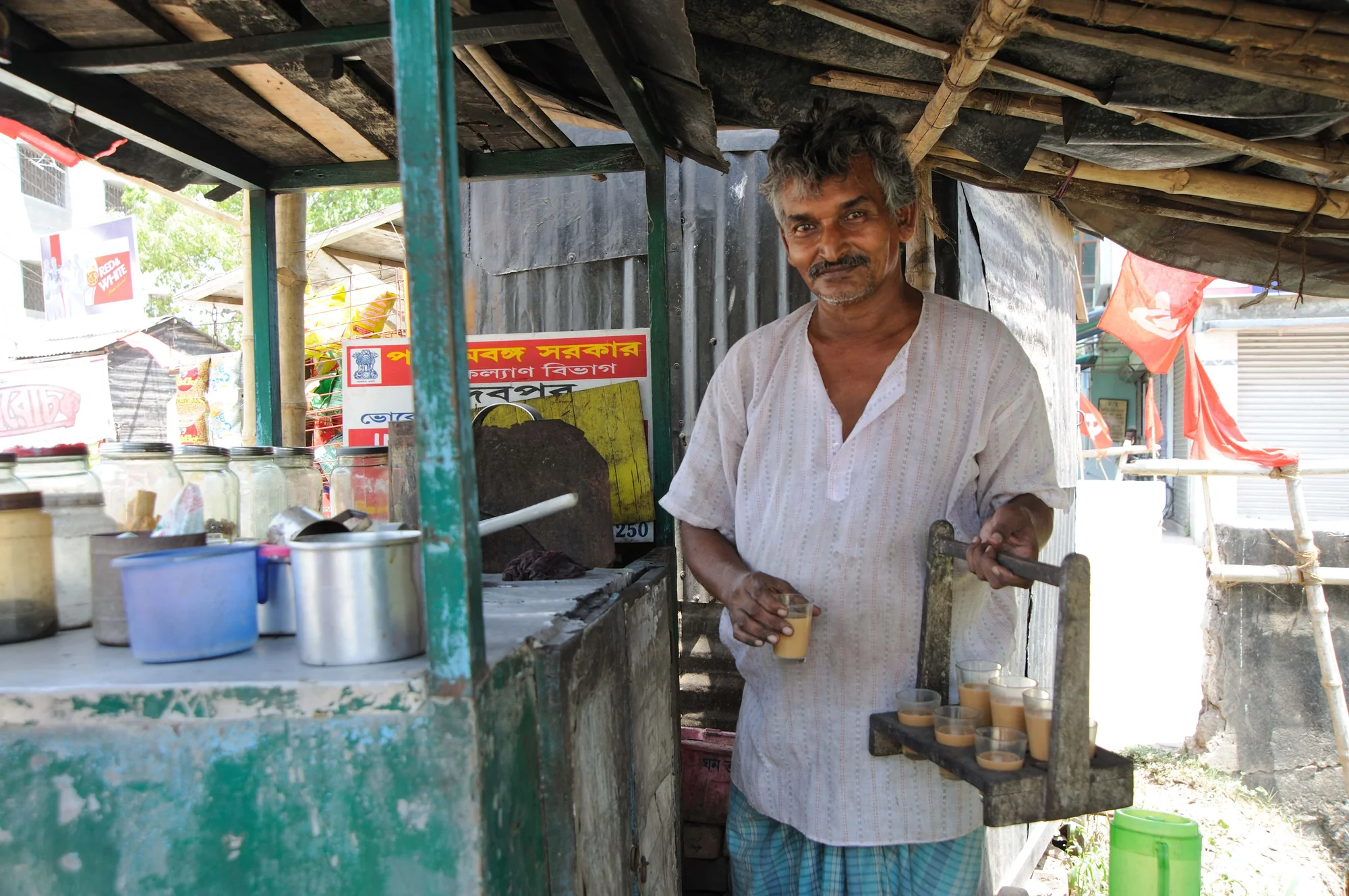 Street vendor preparing chai in Kolkata