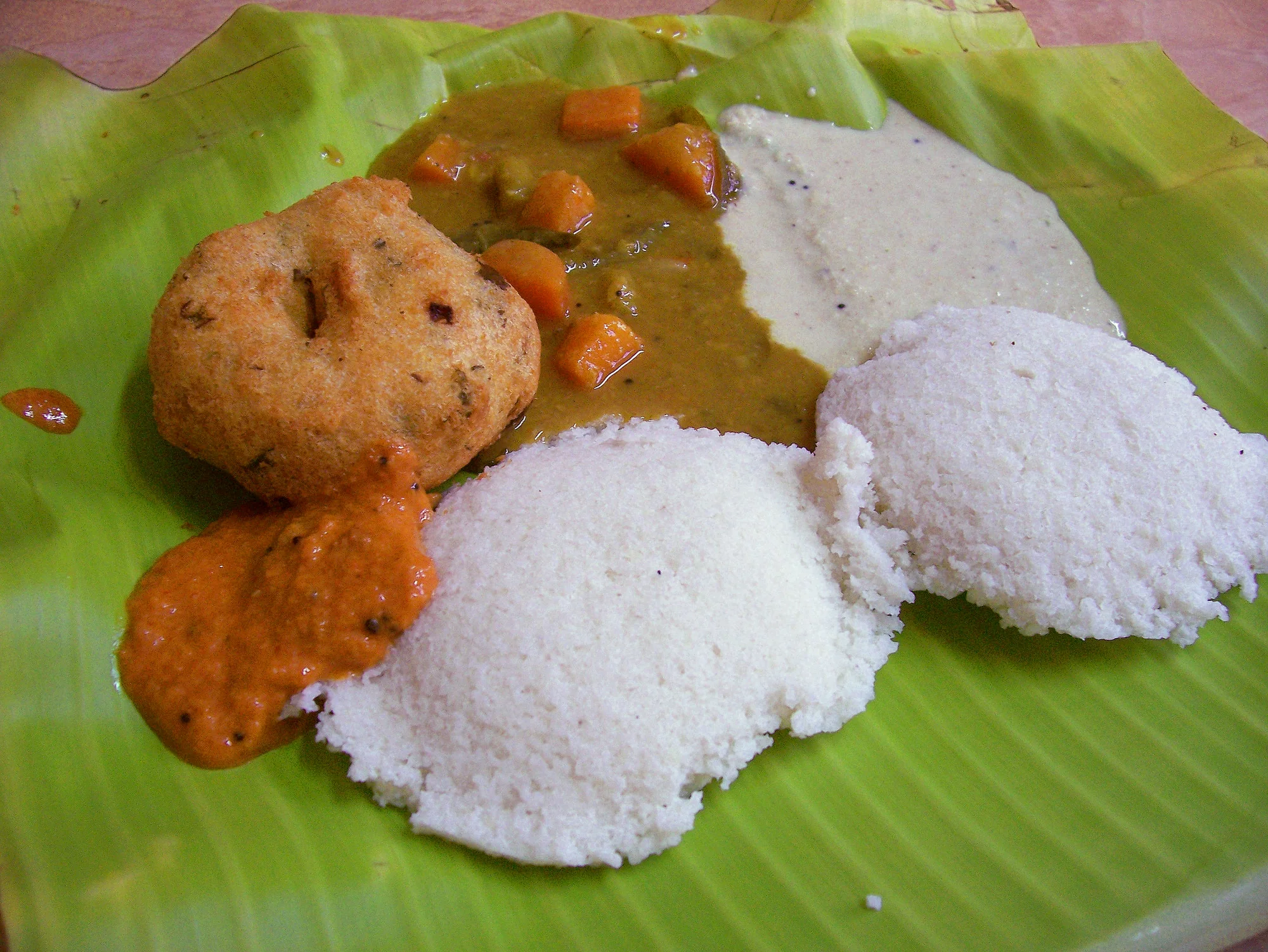 Idli served with vada, sambar and chutney