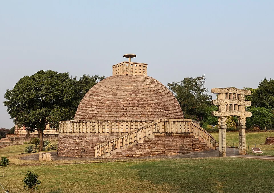 Side view of Stupa 3 with its single gateway