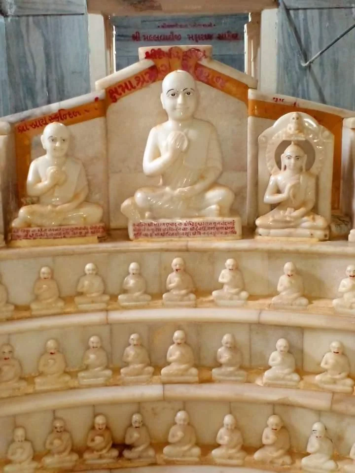 Devardhigani Kshamashraman with fellow monks