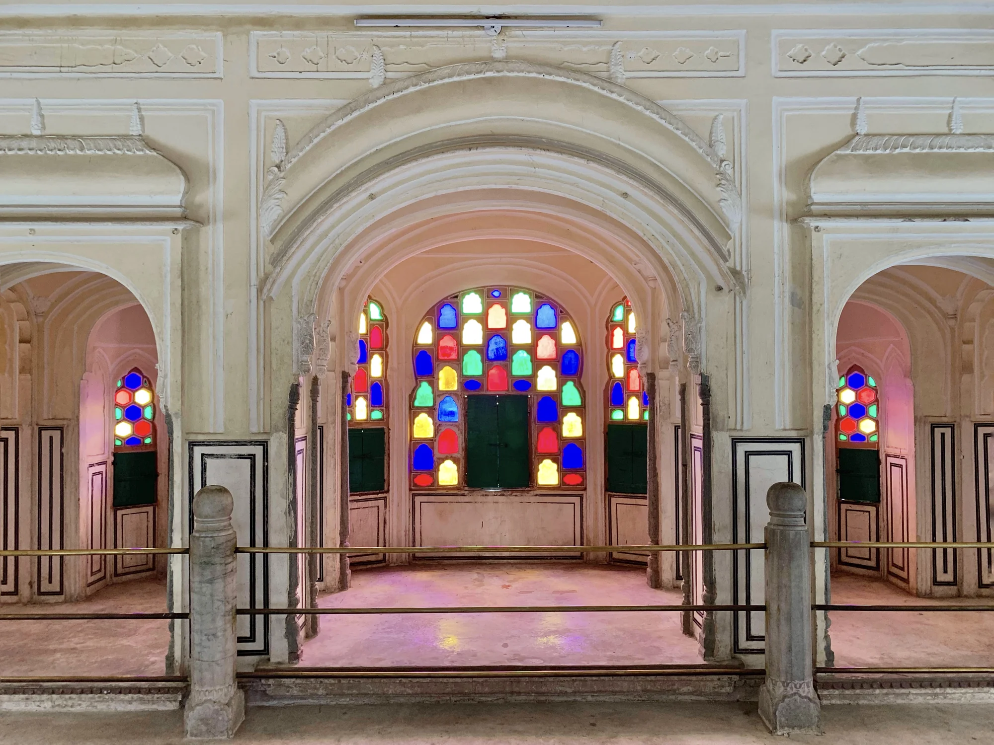 Interior corridors and passages inside Hawa Mahal
