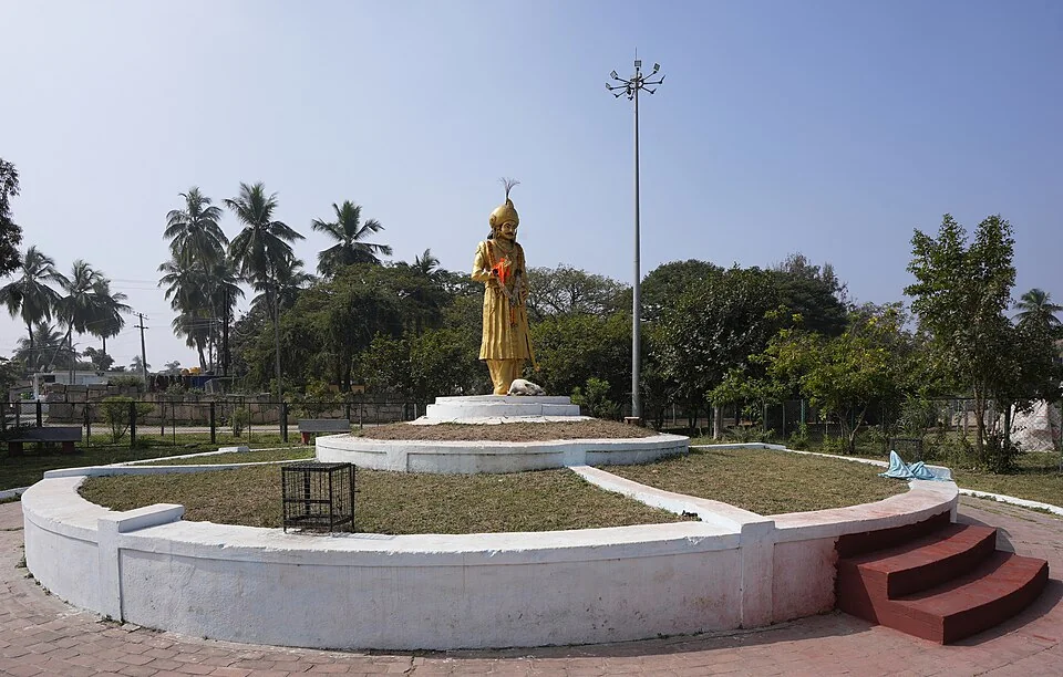 Krishnadevaraya statue at Anegundi