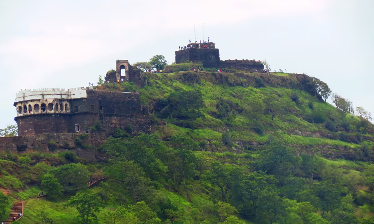 ദൌലതാബാദ് കോട്ട-ദേവഗിരിയിലെ പാറ കോട്ട