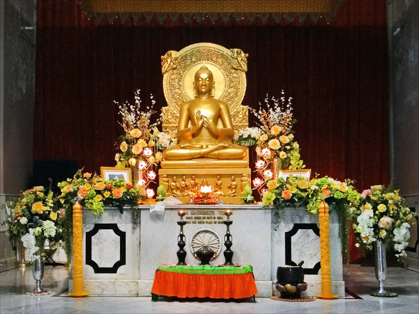 Mulagandhakuti Vihara modern Buddhist temple at Sarnath