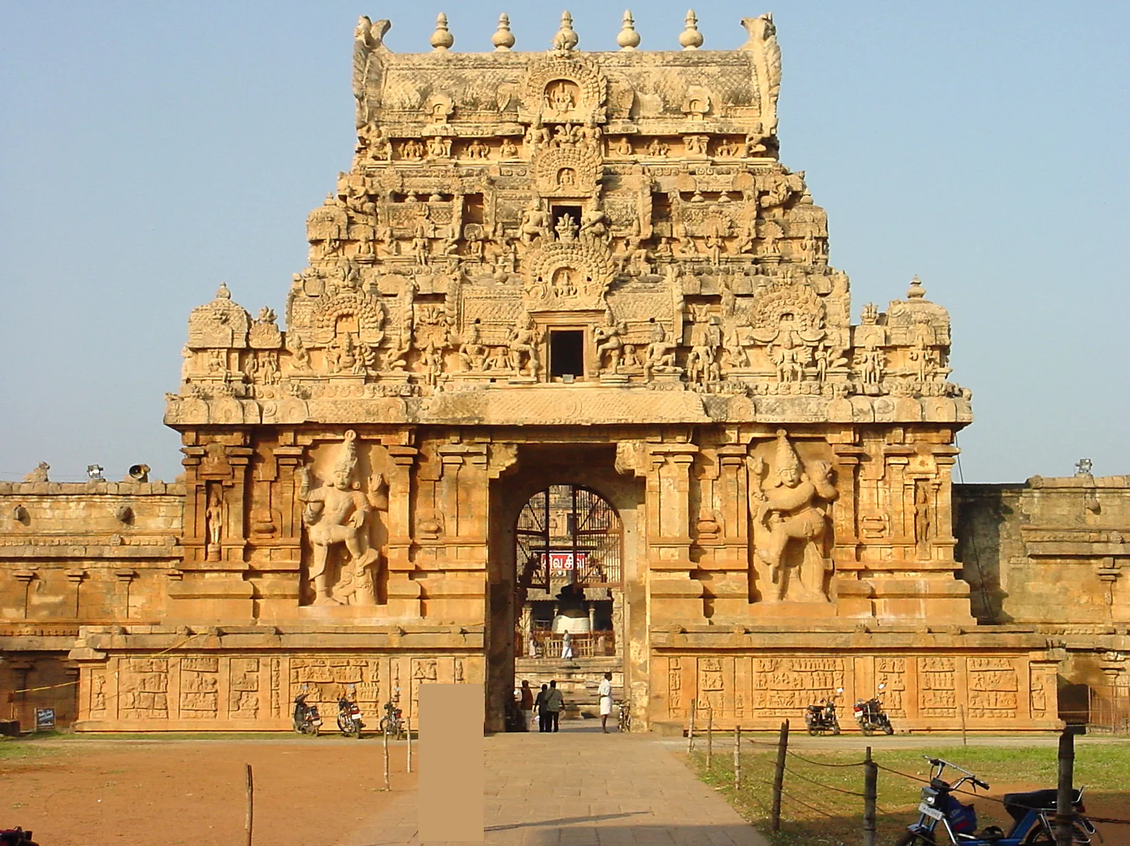 Brihadeeswara Temple complex showing the towering vimana
