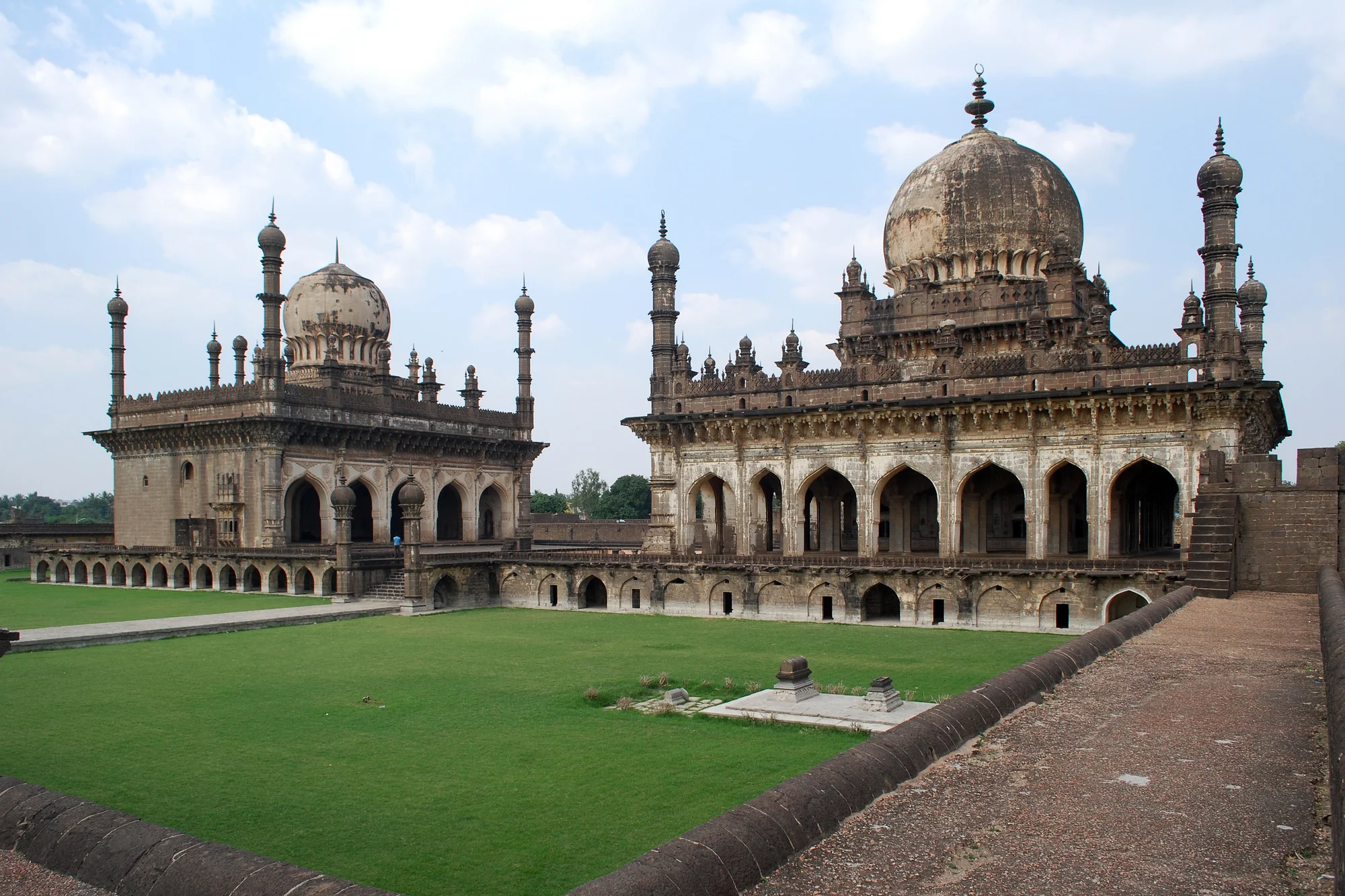 Bijapur (Vijayapura) - City of Victory and Adil Shahi Architecture